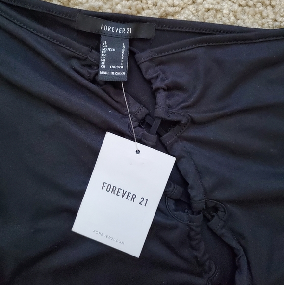 Forever 21 black off the shoulder lace up crop top - Picture 2 of 6